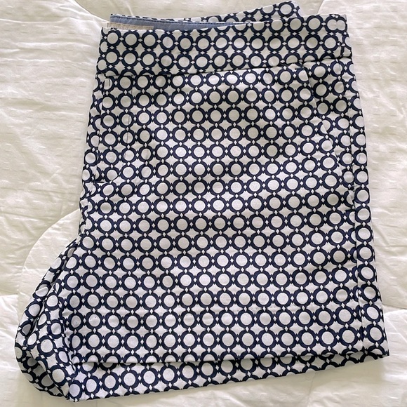 Banana Republic Hampton Fit NWOT Navy Blue & White Polka Dot Shorts, Size 12 - Picture 15 of 15